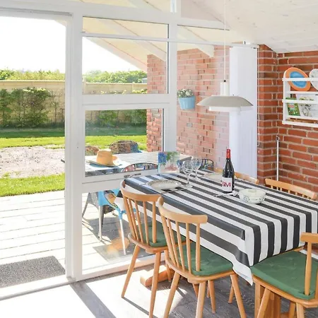 Three-bedroom In Hadsund * Hadsund